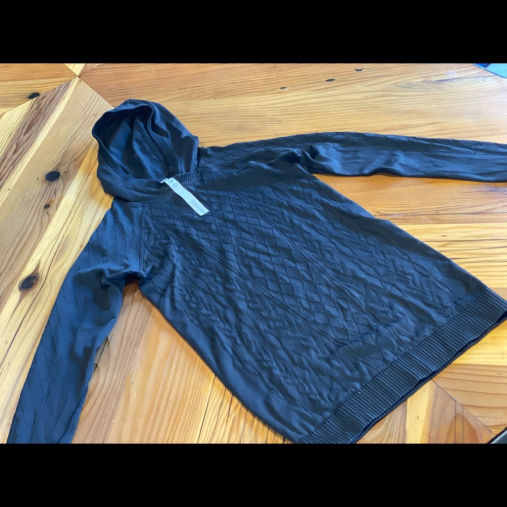Lululemon slimfit pullover with hoodie
